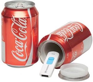 tirelire cachée dans une petite canette de coca cola